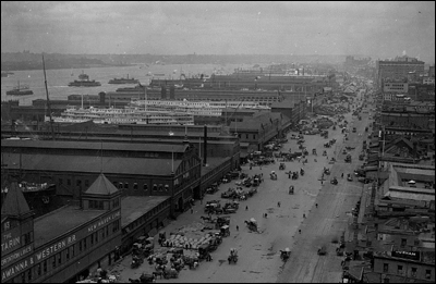 The busy Hudson River piers in 1909.